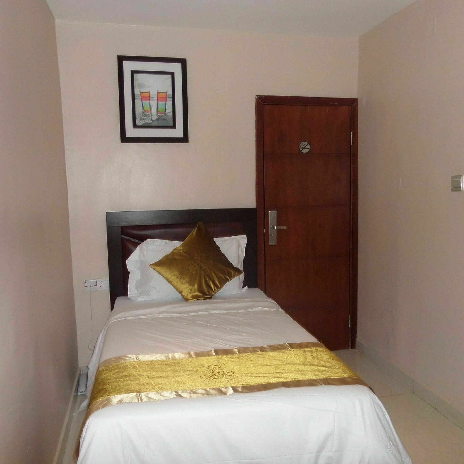 Rightgate Hotel Lagos Bagian luar foto