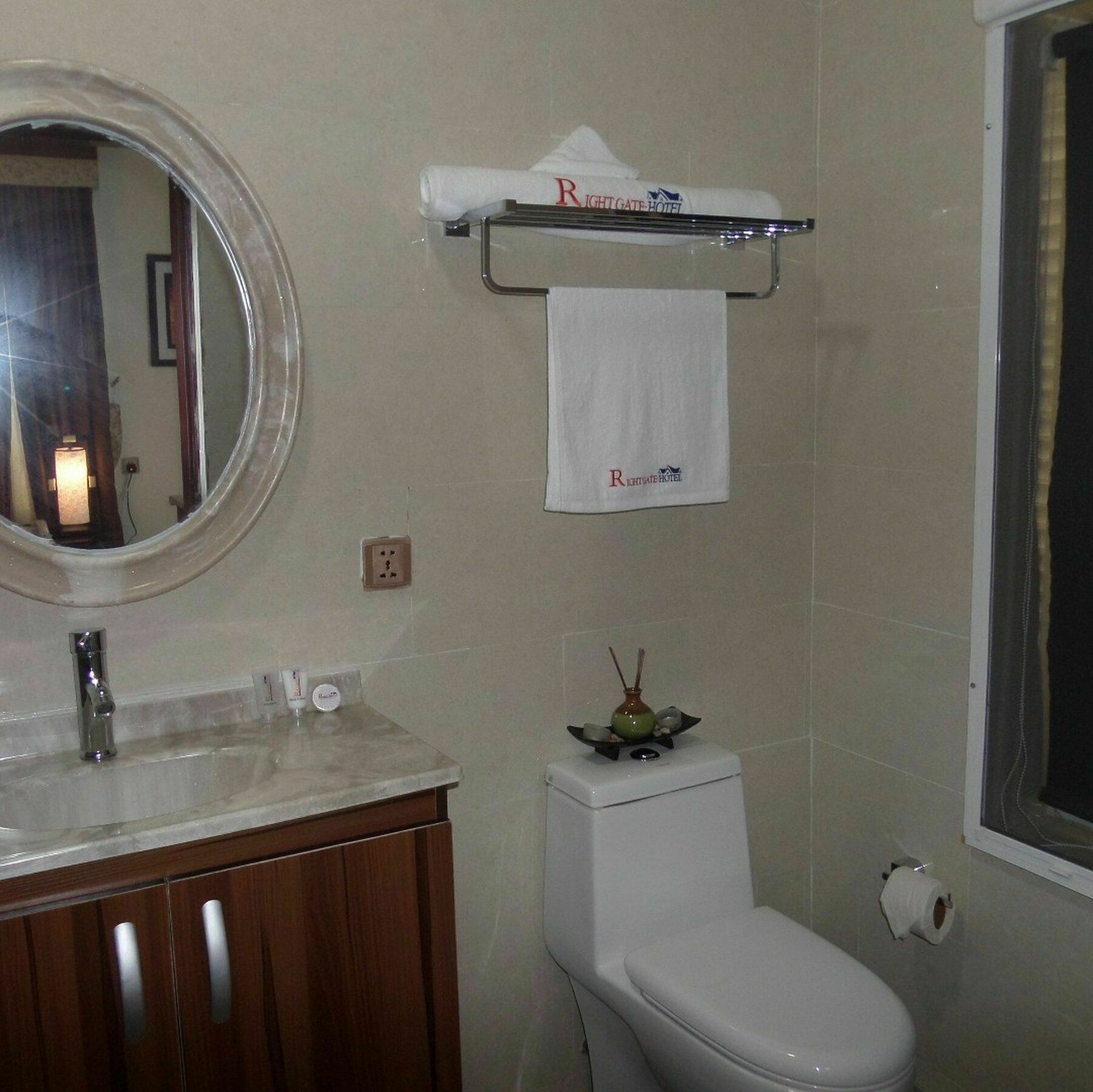 Rightgate Hotel Lagos Bagian luar foto