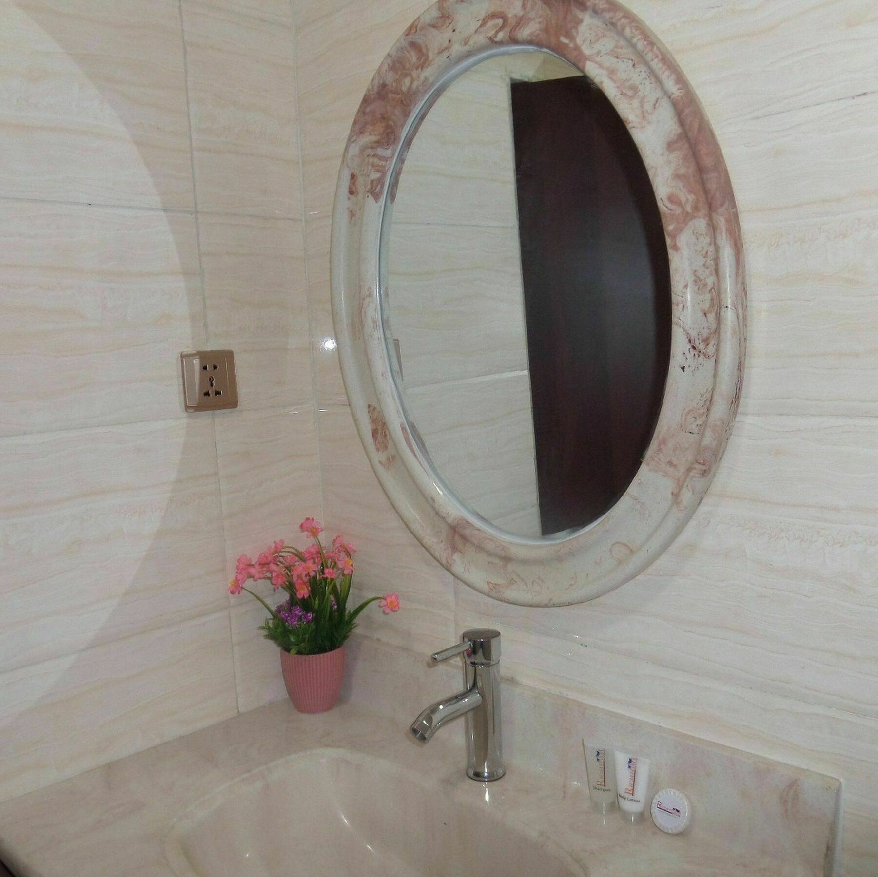 Rightgate Hotel Lagos Bagian luar foto