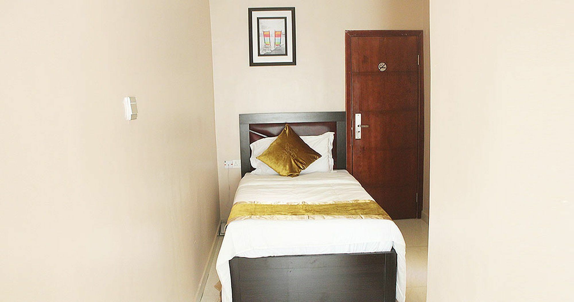 Rightgate Hotel Lagos Bagian luar foto