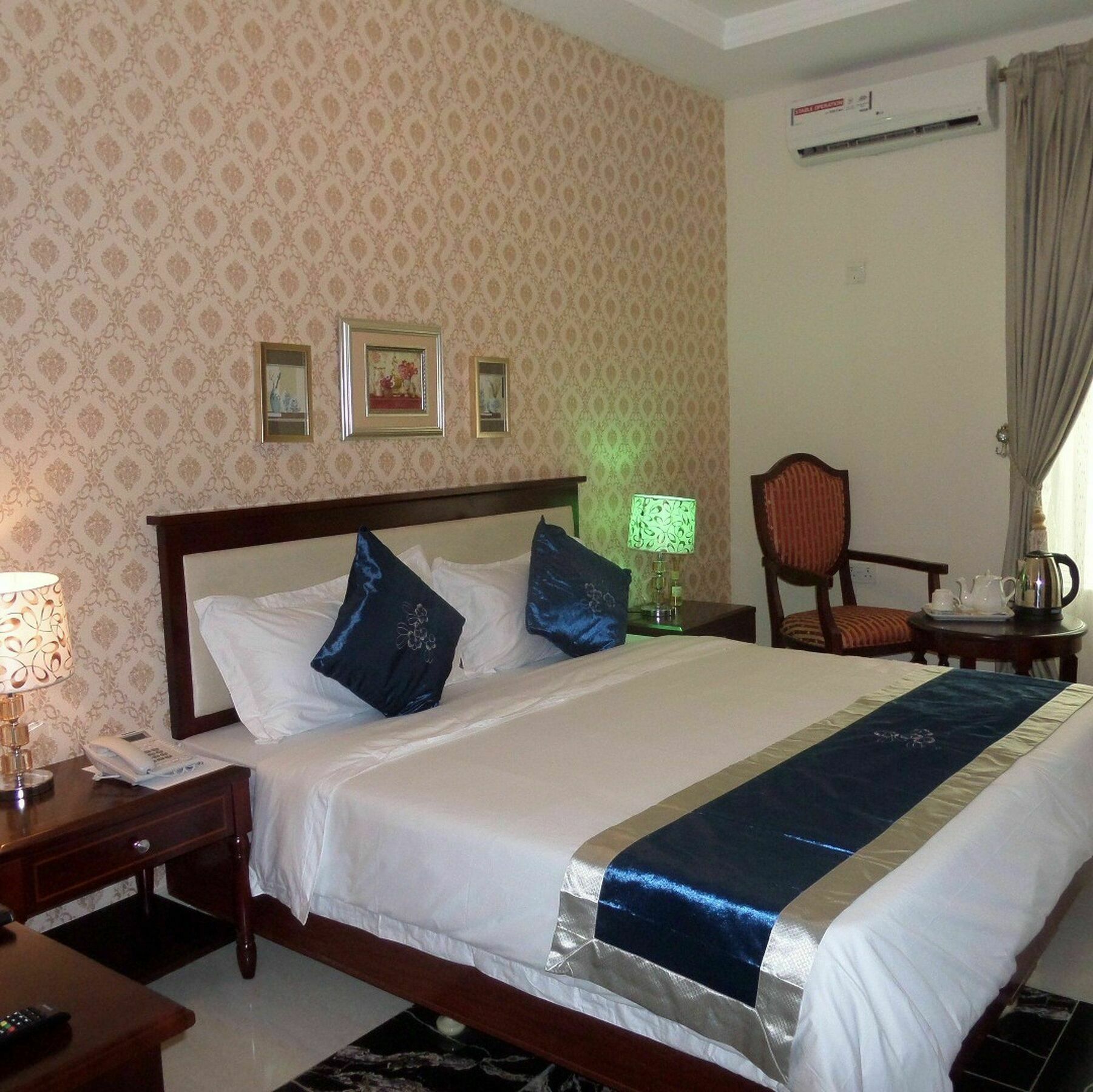 Rightgate Hotel Lagos Bagian luar foto